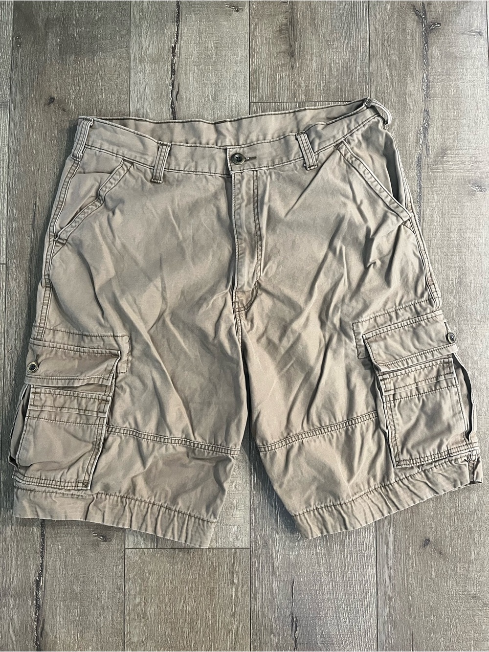 Levi's Tan Cargo Shorts with Multiple Pockets